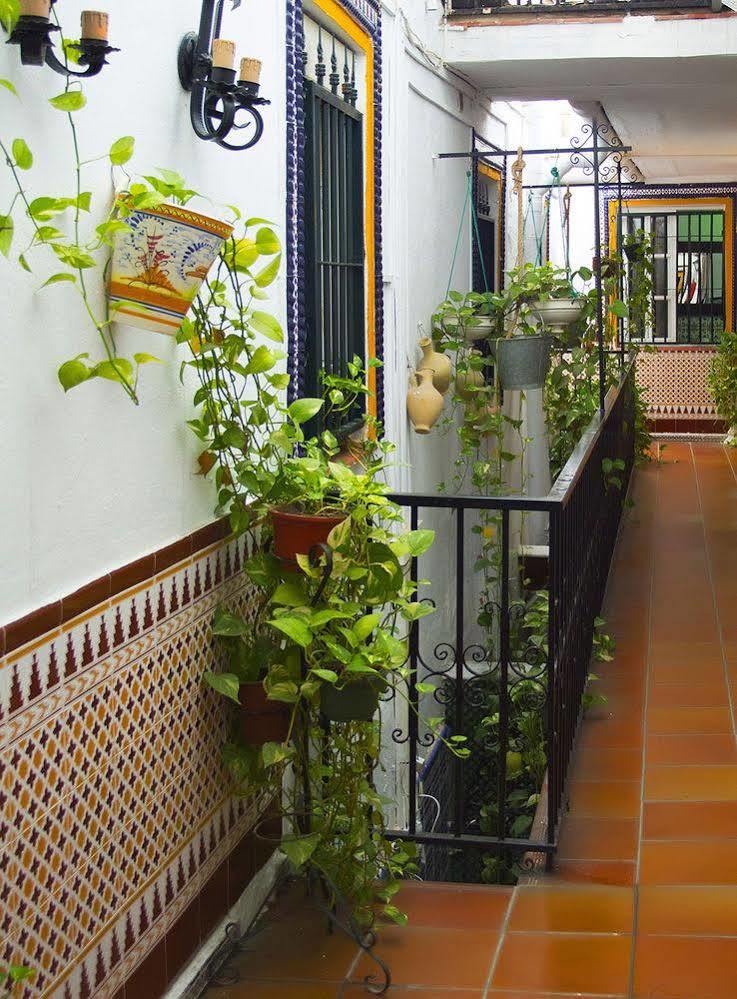 Pensión Santa María la Blanca Sevilha Exterior foto